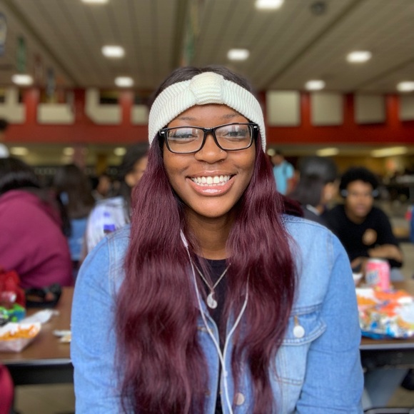 Meet your Posher, Olivia - Picture 1 of 1